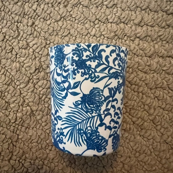 Lilly Pulitzer Blue and White Botanical candle - Picture 1 of 3